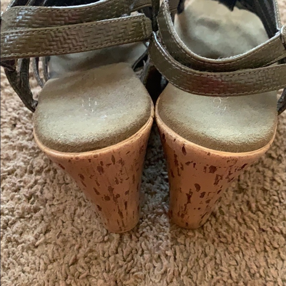 Shoes - Picture 3 of 4